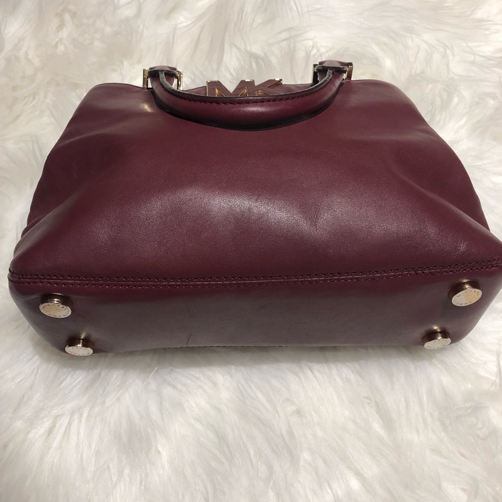 ❌ SOLD ❌ Micheal Kors Leather Purse - Picture 8 of 8